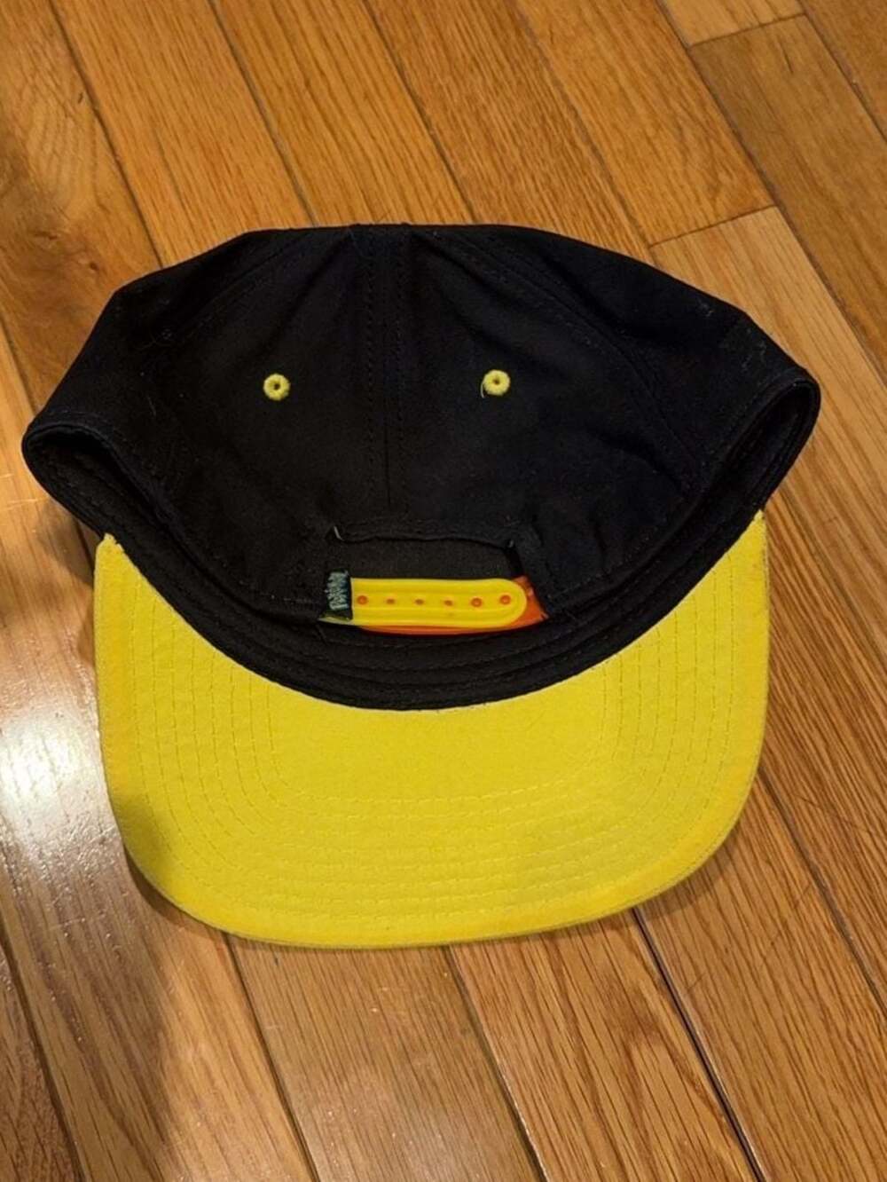 Snapback - Picture 3 of 5